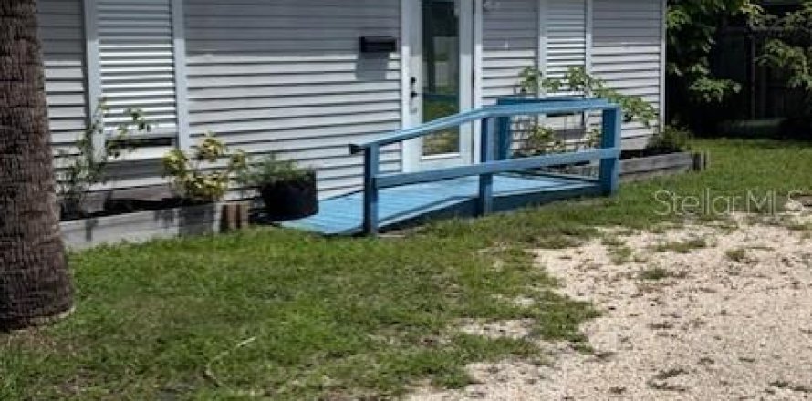 Propiedad comercial en New Smyrna Beach, Florida № 1901687