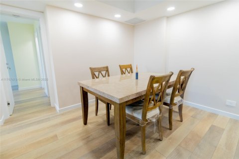 Condominio en venta en Sunny Isles Beach, Florida, 2 dormitorios, 119.47 m2 № 1980386 - foto 30