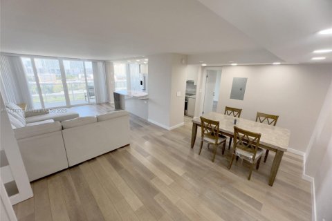 Condominio en venta en Sunny Isles Beach, Florida, 2 dormitorios, 119.47 m2 № 1980386 - foto 10