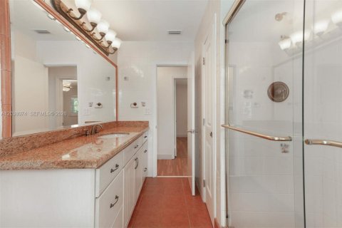 House in Pinecrest, Florida 5 bedrooms, 248.05 sq.m. № 2084066 - photo 19