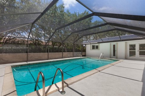 House in Pinecrest, Florida 5 bedrooms, 248.05 sq.m. № 2084066 - photo 22