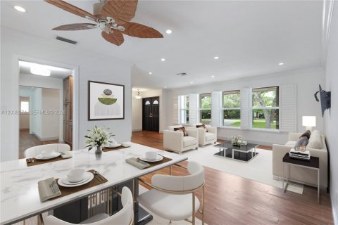 House in Pinecrest, Florida 5 bedrooms, 248.05 sq.m. № 2084066 - photo 3