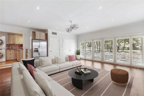 House in Pinecrest, Florida 5 bedrooms, 248.05 sq.m. № 2084066 - photo 6
