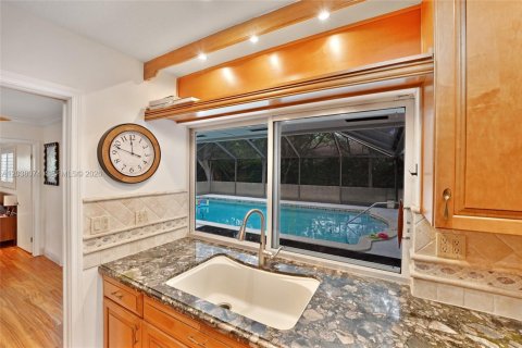 House in Pinecrest, Florida 5 bedrooms, 248.05 sq.m. № 2084066 - photo 20