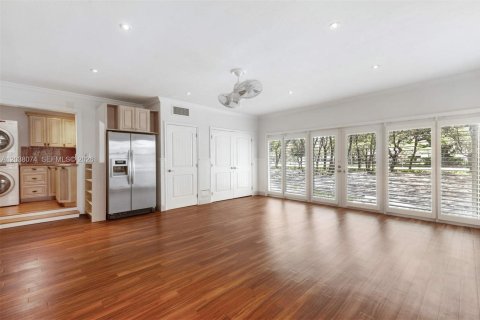 House in Pinecrest, Florida 5 bedrooms, 248.05 sq.m. № 2084066 - photo 14