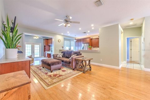 Casa en venta en Brandon, Florida, 3 dormitorios, 161.37 m2 № 1901963 - foto 9