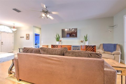 Casa en venta en Brandon, Florida, 3 dormitorios, 161.37 m2 № 1901963 - foto 12