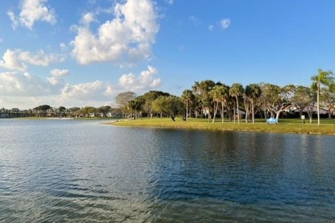 Casa en venta en Miami, Florida, 3 dormitorios, 142.14 m2 № 1954517 - foto 10