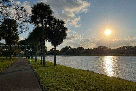 Casa en venta en Miami, Florida, 3 dormitorios, 142.14 m2 № 1954517 - foto 6