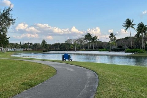 Casa en venta en Miami, Florida, 3 dormitorios, 142.14 m2 № 1954517 - foto 3