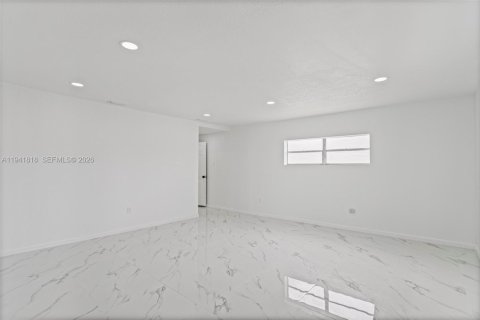Casa en venta en Hallandale Beach, Florida, 3 dormitorios, 142.88 m2 № 1999844 - foto 21