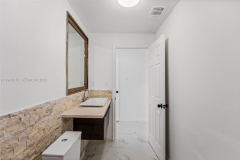 Casa en venta en Hallandale Beach, Florida, 3 dormitorios, 142.88 m2 № 1999844 - foto 18