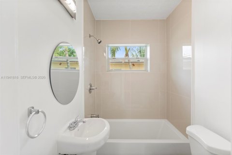 Casa en venta en Hallandale Beach, Florida, 3 dormitorios, 142.88 m2 № 1999844 - foto 25
