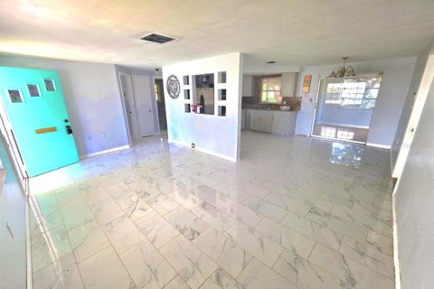 Villa ou maison à vendre à Holiday, Floride: 2 chambres, 94.76 m2 № 2202185 - photo 4