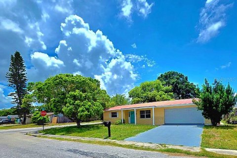 Villa ou maison à vendre à Holiday, Floride: 2 chambres, 94.76 m2 № 2202185 - photo 3