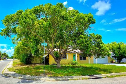 Villa ou maison à vendre à Holiday, Floride: 2 chambres, 94.76 m2 № 2202185 - photo 11
