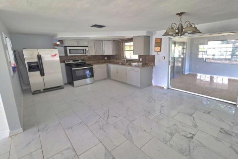 Villa ou maison à vendre à Holiday, Floride: 2 chambres, 94.76 m2 № 2202185 - photo 5
