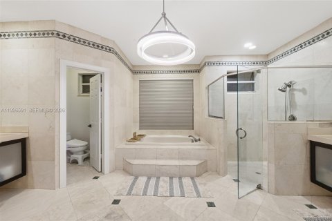 Casa en venta en Miami, Florida, 6 dormitorios № 1986482 - foto 27