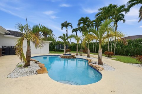 Casa en venta en Miami, Florida, 6 dormitorios № 1986482 - foto 9