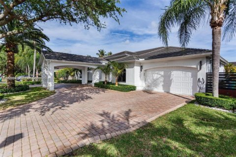 House in Miami, Florida 6 bedrooms № 1986482 - photo 3