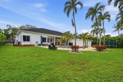 Casa en venta en Miami, Florida, 6 dormitorios № 1986482 - foto 11