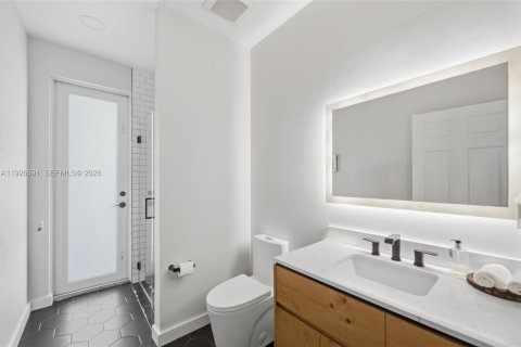 Casa en venta en Miami, Florida, 6 dormitorios № 1986482 - foto 17