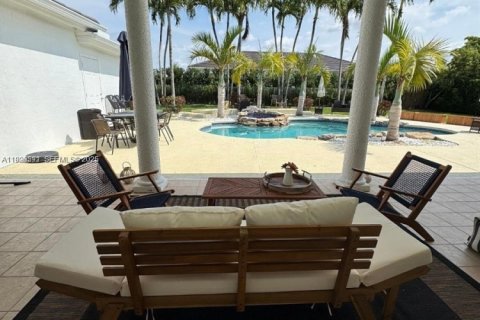 House in Miami, Florida 6 bedrooms № 1986482 - photo 6