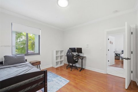 Casa en venta en Miami, Florida, 6 dormitorios № 1986482 - foto 20