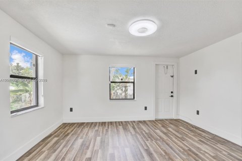 Villa ou maison à vendre à North Miami Beach, Floride: 4 chambres, 128.21 m2 № 2338744 - photo 8