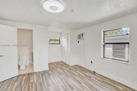 Villa ou maison à vendre à North Miami Beach, Floride: 4 chambres, 128.21 m2 № 2338744 - photo 11