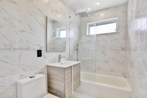Villa ou maison à vendre à North Miami Beach, Floride: 4 chambres, 128.21 m2 № 2338744 - photo 9