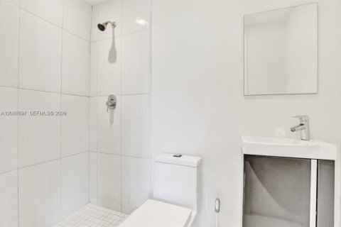 Villa ou maison à vendre à North Miami Beach, Floride: 4 chambres, 128.21 m2 № 2338744 - photo 13