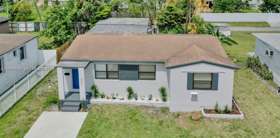 Villa ou maison à North Miami Beach, Floride 4 chambres, 128.21 m2 № 2338744