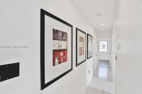Villa ou maison à vendre à North Miami Beach, Floride: 4 chambres, 128.21 m2 № 2338744 - photo 7
