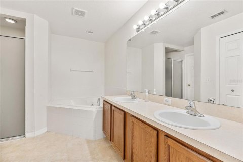 House in Kissimmee, Florida 3 bedrooms, 165.83 sq.m. № 1851148 - photo 24