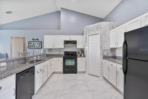 House in Kissimmee, Florida 3 bedrooms, 165.83 sq.m. № 1851148 - photo 12