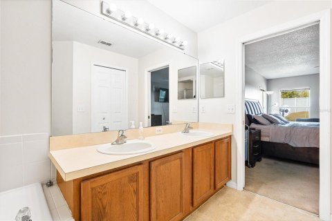 House in Kissimmee, Florida 3 bedrooms, 165.83 sq.m. № 1851148 - photo 22