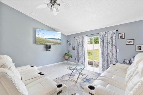 House in Kissimmee, Florida 3 bedrooms, 165.83 sq.m. № 1851148 - photo 2