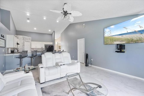 House in Kissimmee, Florida 3 bedrooms, 165.83 sq.m. № 1851148 - photo 5