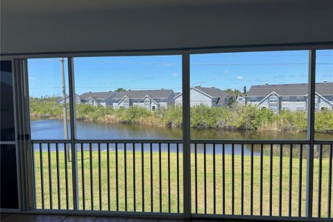 Condo in Rotonda, Florida, 3 bedrooms  № 1687511 - photo 25