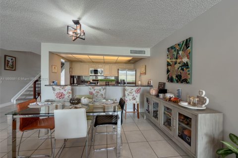 Touwnhouse à vendre à Pembroke Pines, Floride: 3 chambres, 140.38 m2 № 1944015 - photo 14