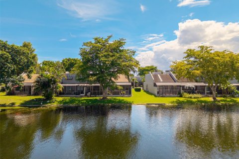 Touwnhouse à vendre à Pembroke Pines, Floride: 3 chambres, 140.38 m2 № 1944015 - photo 5