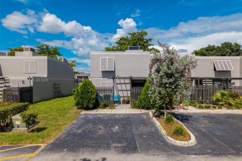 Touwnhouse à vendre à Pembroke Pines, Floride: 3 chambres, 140.38 m2 № 1944015 - photo 3