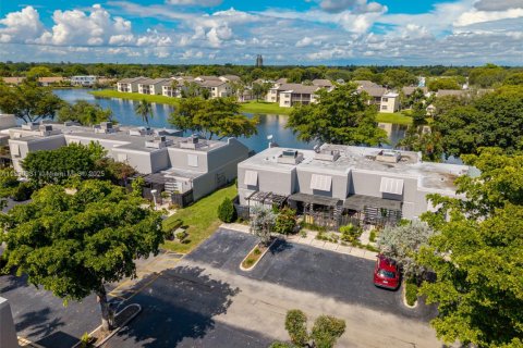 Touwnhouse à vendre à Pembroke Pines, Floride: 3 chambres, 140.38 m2 № 1944015 - photo 4