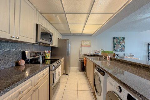 Touwnhouse à vendre à Pembroke Pines, Floride: 3 chambres, 140.38 m2 № 1944015 - photo 9