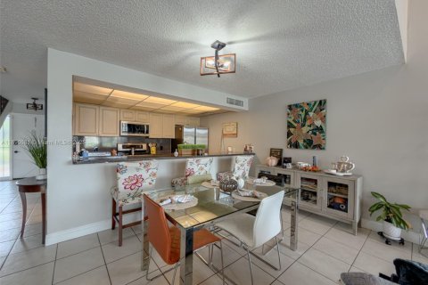 Touwnhouse à vendre à Pembroke Pines, Floride: 3 chambres, 140.38 m2 № 1944015 - photo 12