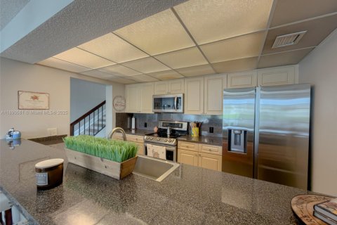 Touwnhouse à vendre à Pembroke Pines, Floride: 3 chambres, 140.38 m2 № 1944015 - photo 11
