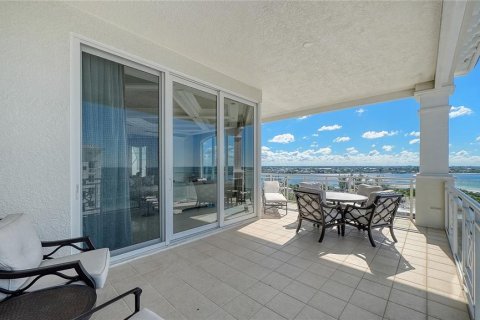 Condo in Sarasota, Florida, 4 bedrooms  № 2425651 - photo 11