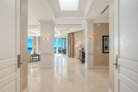 Condo in Sarasota, Florida, 4 bedrooms  № 2425651 - photo 5