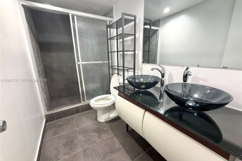 Condo in Sunny Isles Beach, Florida, 2 bedrooms  № 2283245 - photo 14
